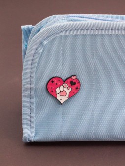 Значок металлический iLikeGift "Cat's paw in the heart"