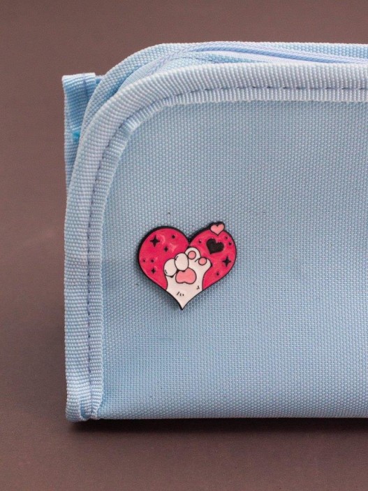 Значок металлический iLikeGift "Cat's paw in the heart" 