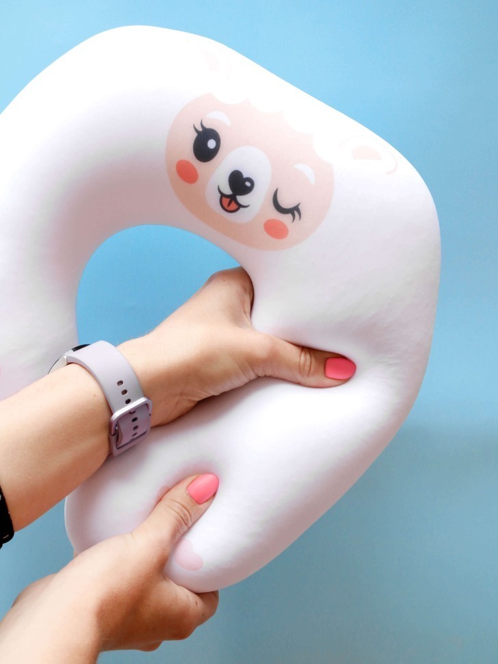 Игрушка- Подушка для шеи Hugme toys "Овечка"