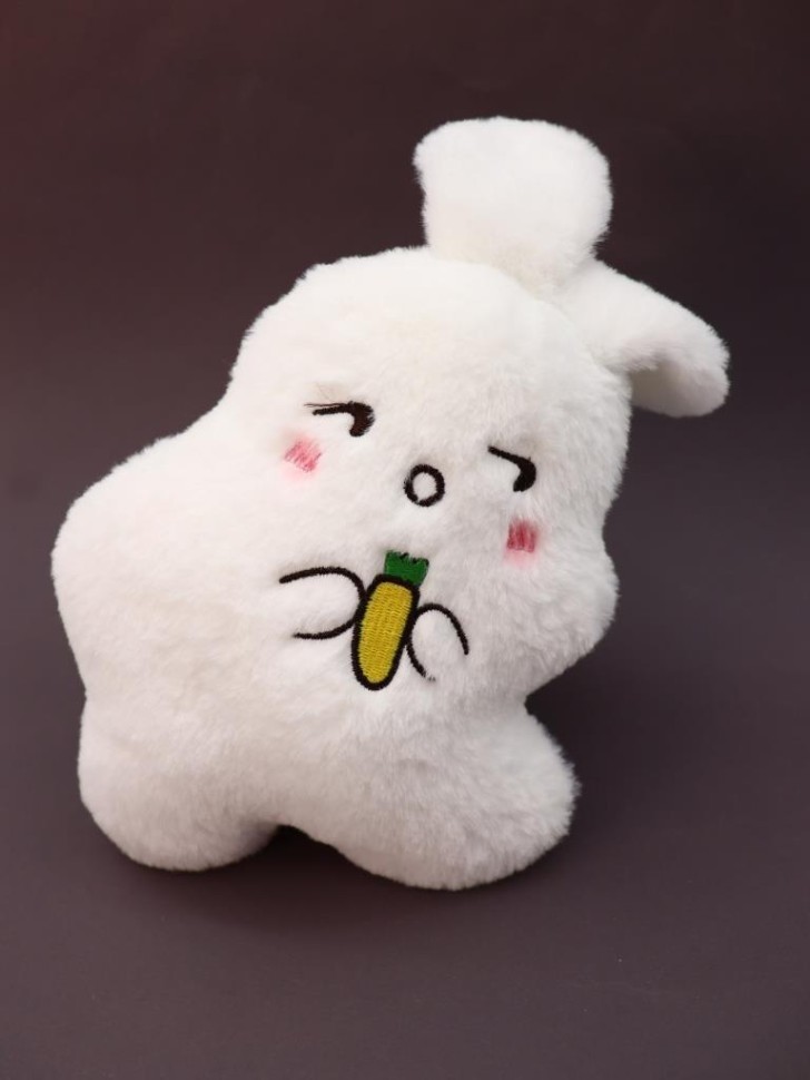 Мягкая игрушка (3+) "Кривой кролик с морковкой", 20 см
