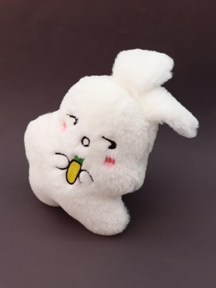 Мягкая игрушка (3+) "Кривой кролик с морковкой", 20 см
