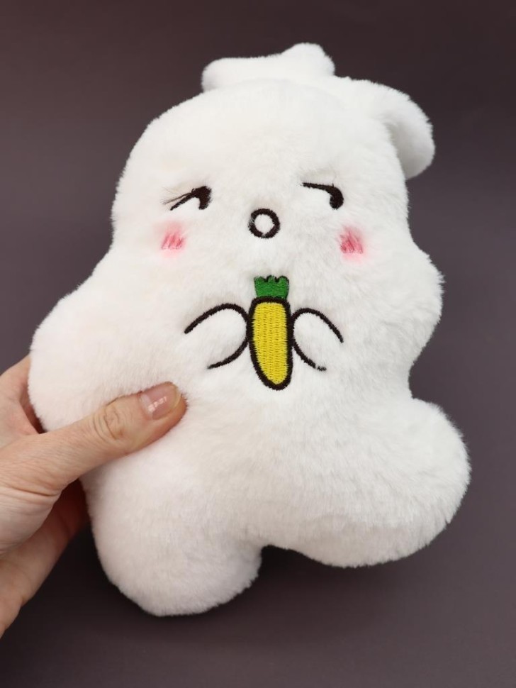 Мягкая игрушка (3+) "Кривой кролик с морковкой", 20 см
