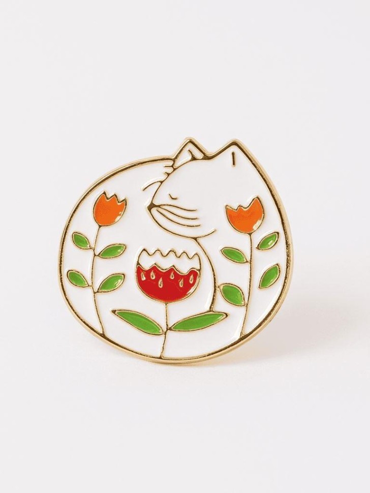 Значок металлический iLikeGift "Котик с цветами"
