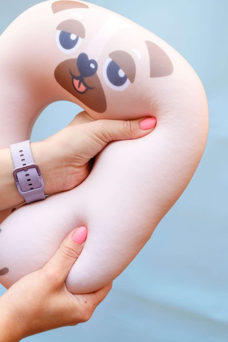 Игрушка- Подушка для шеи Hugme toys «Бульдог» 