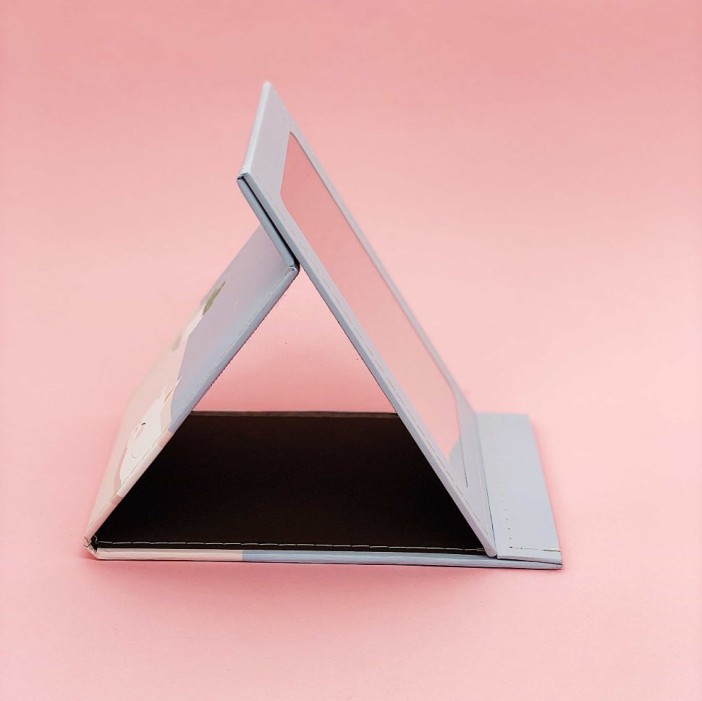 149AE Зеркало  "The cat sleeping on the books"(21.5*14.5см) 