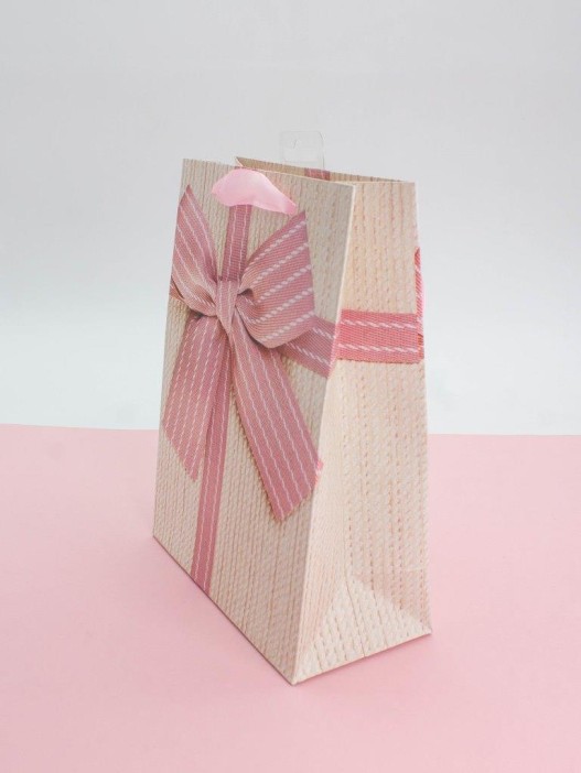 Подарочный пакет (M) &quot;Holiday surprise&quot;, (18*24*8,5 см) 