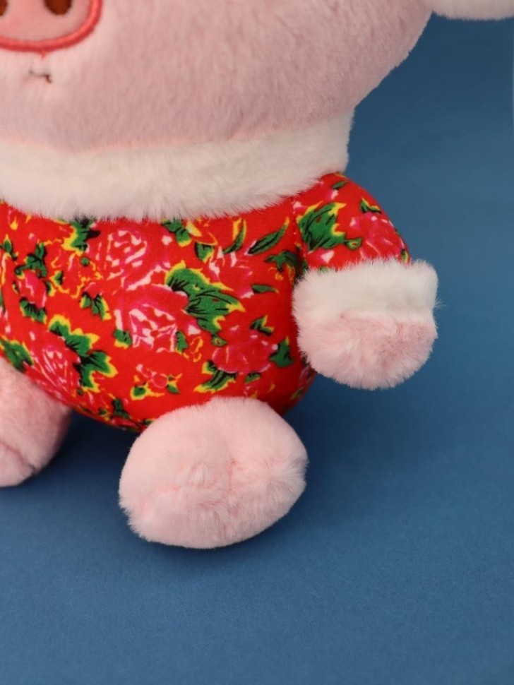Мягкая игрушка (3+) "Зимняя свинка", красная, 23 см