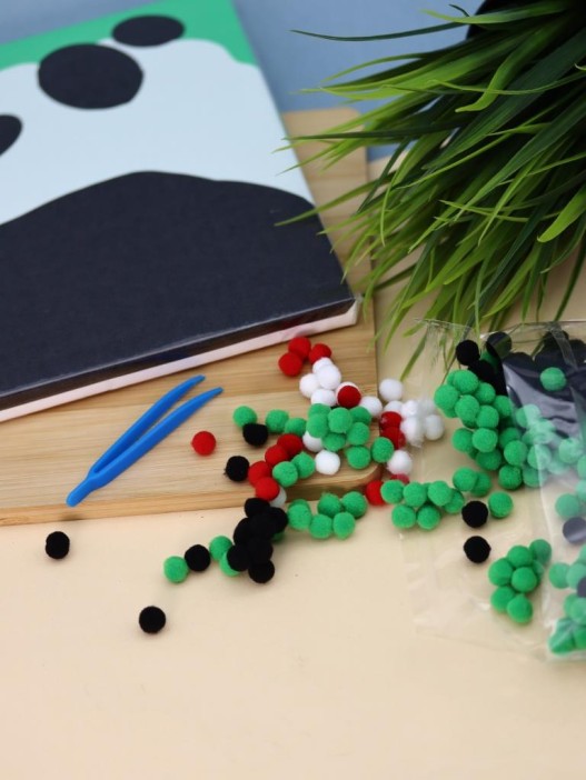 Картина из помпонов на подрамнике Draw Me! «Panda in love», (20 х 20 см) 