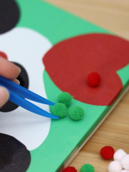 Картина из помпонов на подрамнике Draw Me! «Panda in love», (20 х 20 см) 