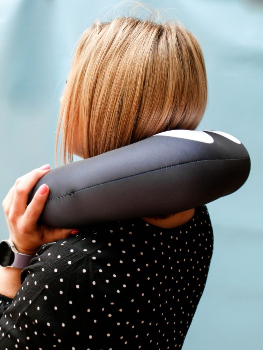 Игрушка- Подушка для шеи Hugme toys «Пингвин» 