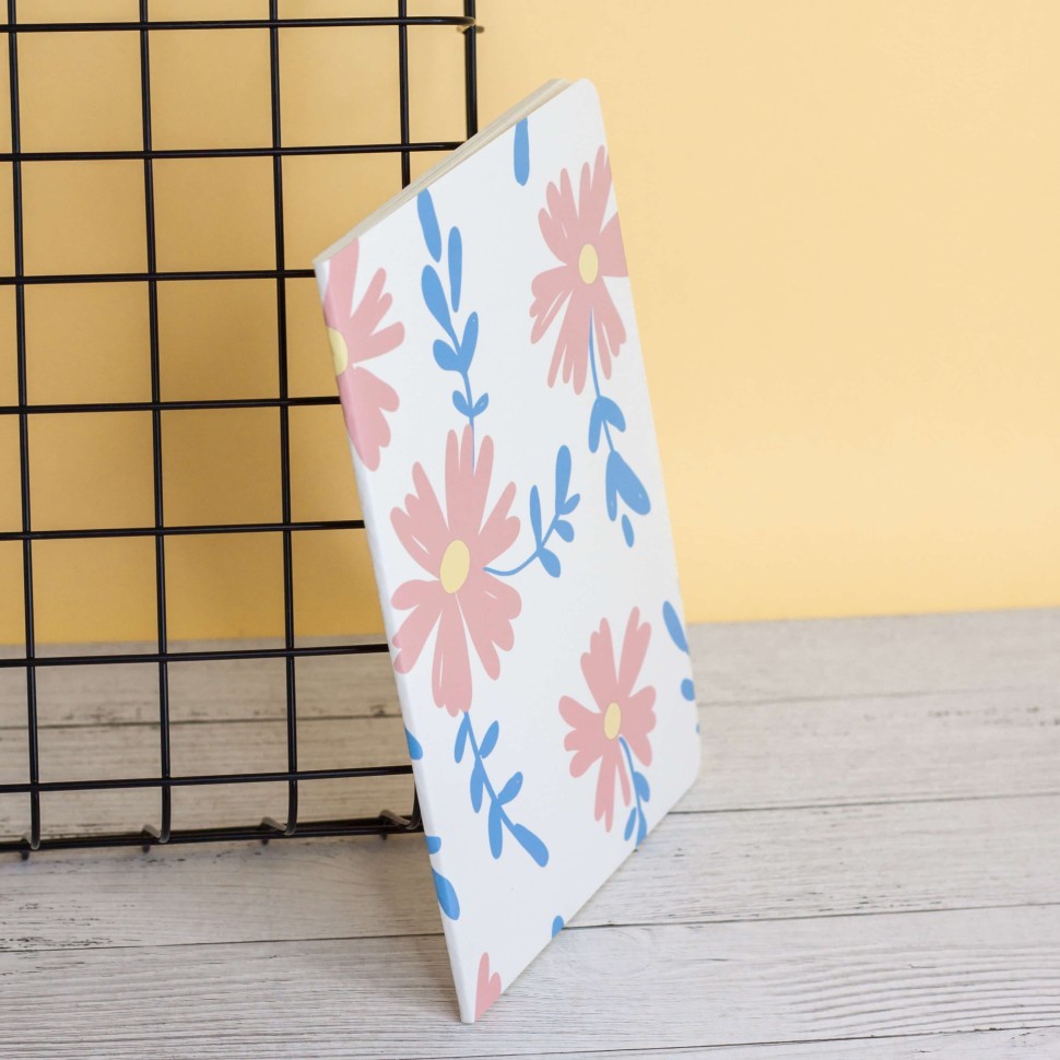 Тетрадь (A5) "Wonderful pink flowers blue leaves", (13.5*20.5)