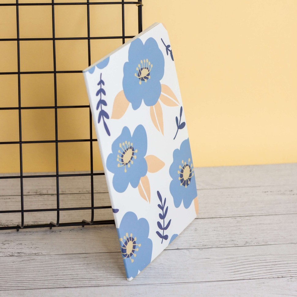 Тетрадь (A5) "Wonderful blue flowers and leaves", (13.5*20.5)