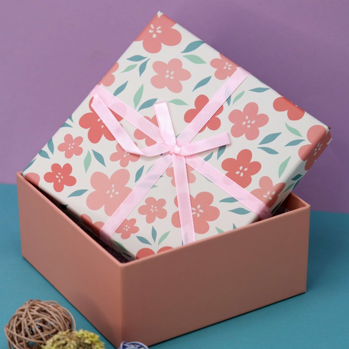 Подарочная коробка «Bloom flowers», 17*17*8 