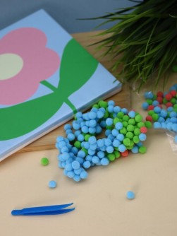 Картина из помпонов на подрамнике Draw Me! «Flower», (20 х 20 см)