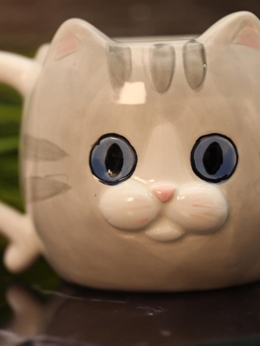 Кружка керамическая iLikeGift «Blue eyed cat», grey (410 мл) 