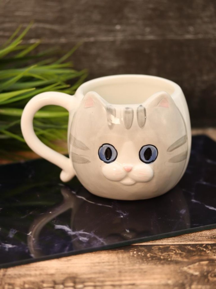 Кружка керамическая iLikeGift "Голубоглазый кот", серая (410мл)