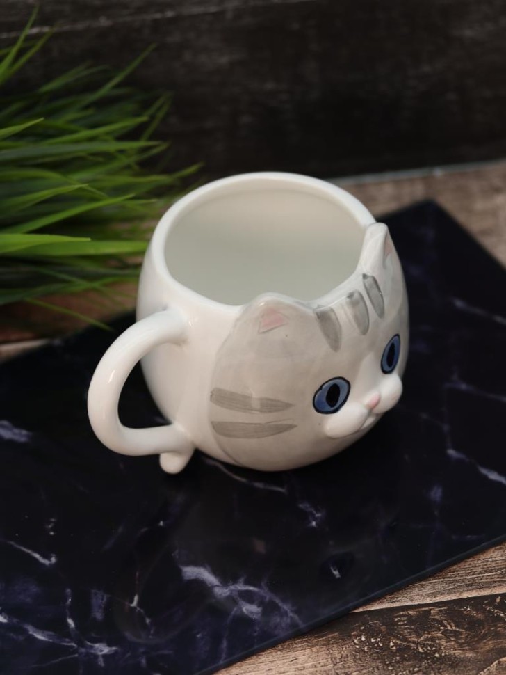 Кружка керамическая iLikeGift "Голубоглазый кот", серая (410мл)