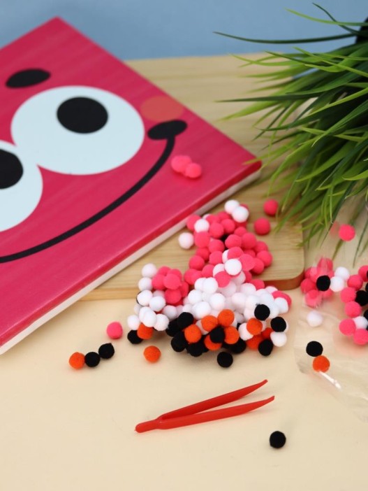 Картина из помпонов на подрамнике Draw Me! «Smile», (20 х 20 см) 