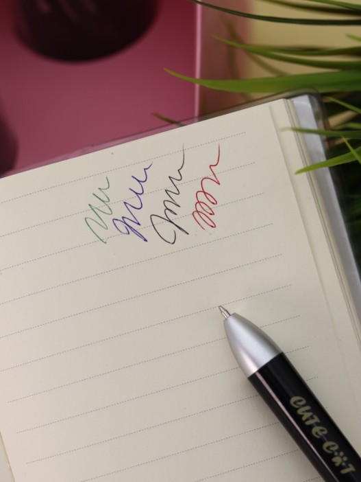 Разноцветная ручка 4 в 1 &quot;МЯУ лапка&quot;, black 