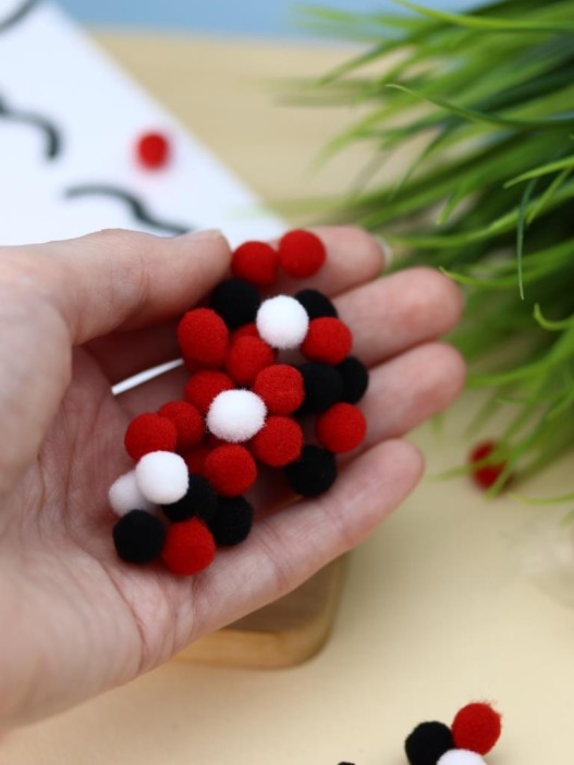 Картина из помпонов на подрамнике Draw Me! «Heart of a Dog», (20 х 20 см) 