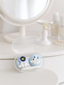 Контейнер для линз «Space astronaut lightning»