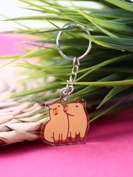 Брелок «Capybara love» 