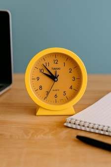 Часы-будильник «CLASSIC ROUND», yellow