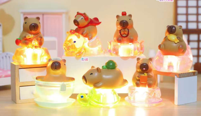 Ночник в сюрприз-упаковке «Capybara play», mix (9,8 см), пластик, шоубокс 6 шт. 