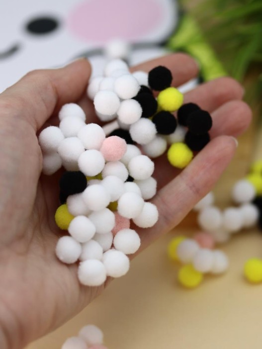 Картина из помпонов на подрамнике Draw Me! «Happy hare», (20 х 20 см) 