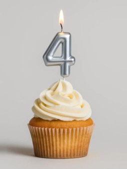 Свеча для торта "Silver glow" цифра 4, (6 см)