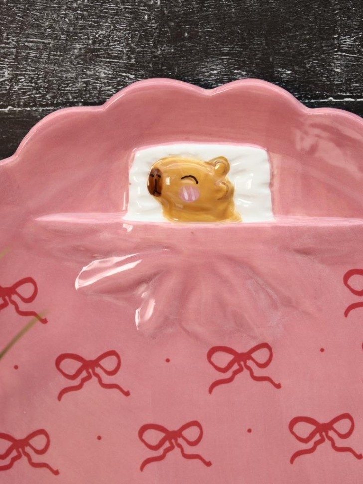 Тарелка керамическая iLikeGift "Сон капибары", 20,2х20,2х2 см