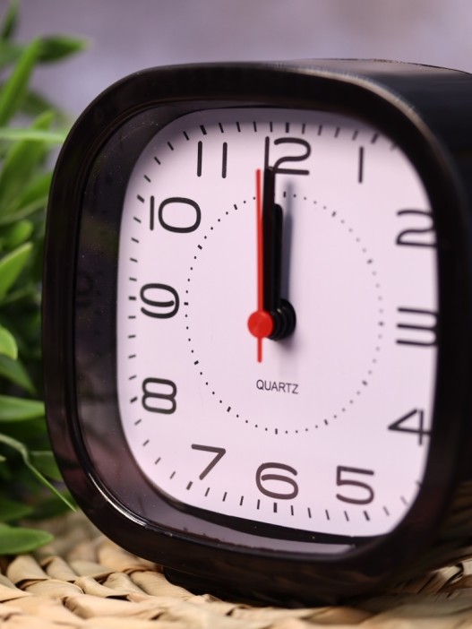 Часы-будильник «TimeTrek», black (11х10,5 см) 