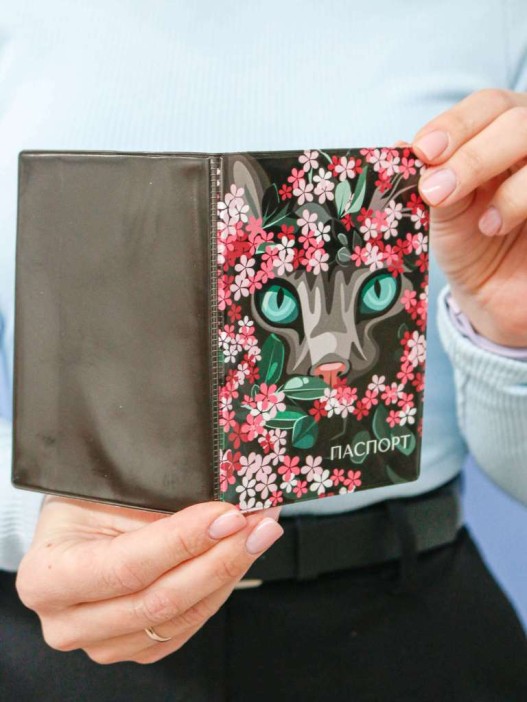 ОБЛОЖКА ДЛЯ ПАСПОРТА «Green eyes», плотность 600 мкм 