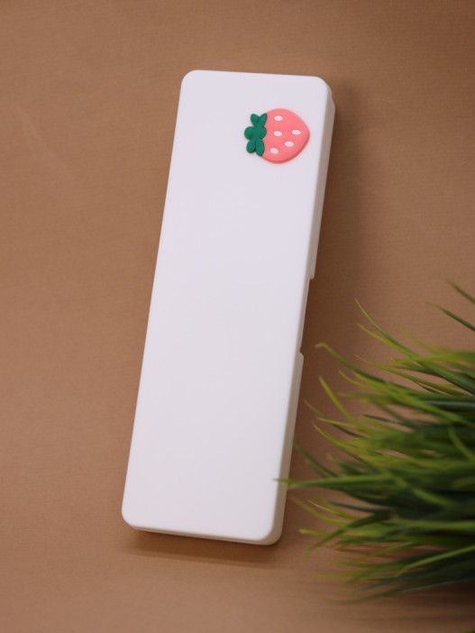 Пенал пластиковый &quot;Tiny strawberry&quot;, white 