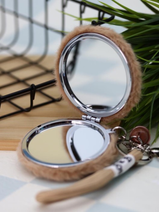 Плюшевое раскладное зеркало с брелоком &quot;Bear&quot;, коричневое (7*7 см) 