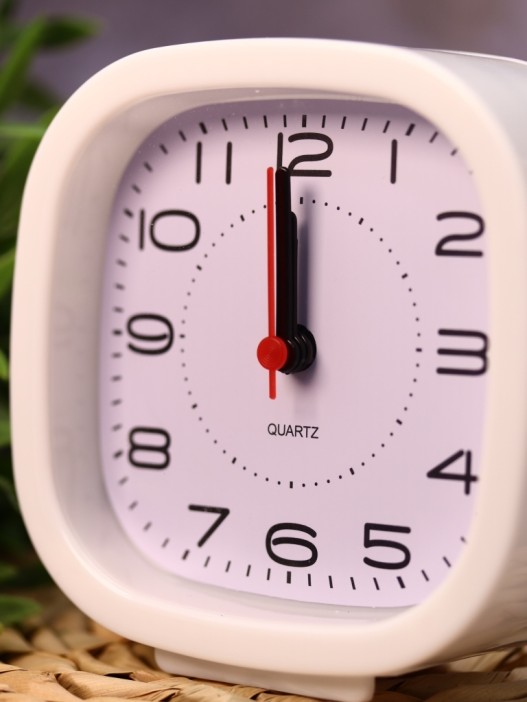 Часы-будильник «TimeTrek», white (11х10,5 см) 