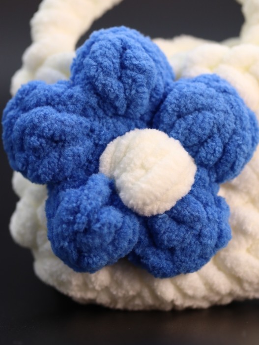 Сумочка для наушников &quot;Flower power&quot;, white-blue (11.5*9.5 см) 