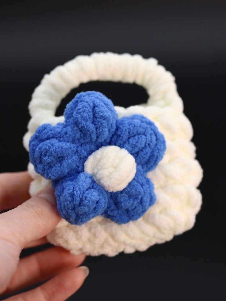Сумочка для наушников "Flower power", white-blue (11.5*9.5 см)