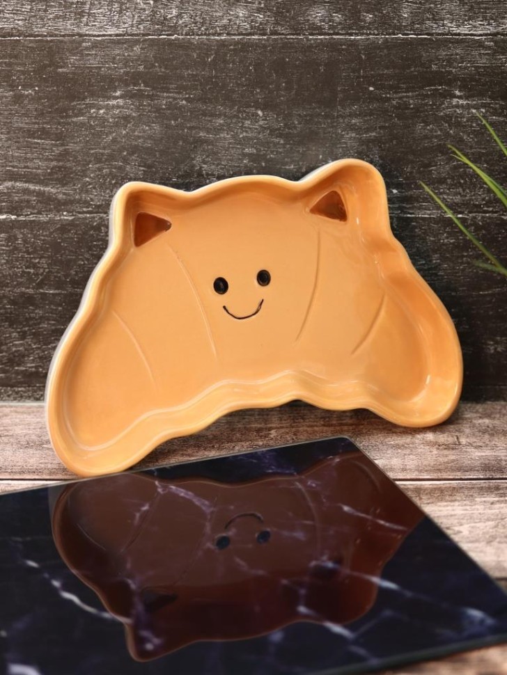 Тарелка керамическая iLikeGift "Веселый круассан", 20,3х13х2,5 см