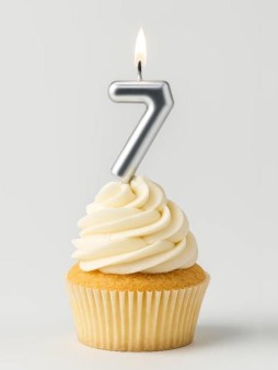 Свеча для торта "Silver glow" цифра 7, (6 см)