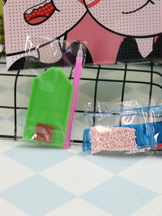 Алмазная мозаика на подрамнике Draw Me! «Love», (20*20 см) 