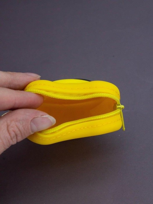 Брелок-кошелек силиконовый с карабином &quot;Смайл-Смех до слёз&quot; желтый 6*6 см 