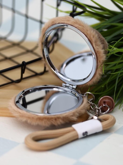 Плюшевое раскладное зеркало с брелоком "Capybara", коричневое (7*7 см) 