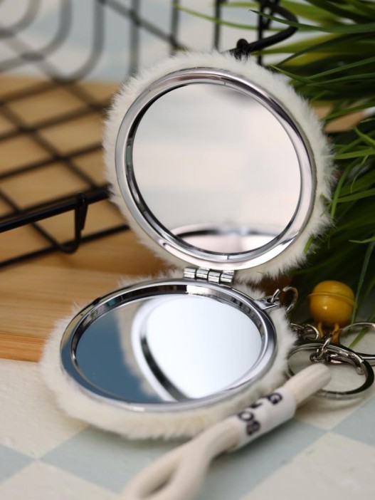 Плюшевое раскладное зеркало с брелоком "Capybara", белое (7*7 см) 