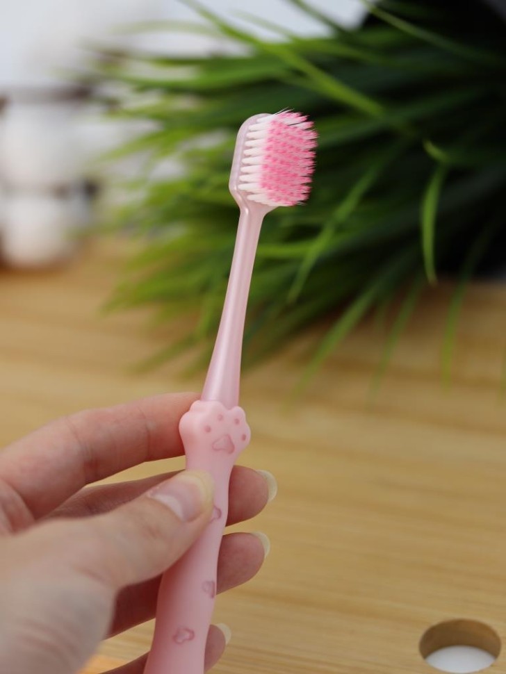 Зубная щётка для взрослых iLikeGift "Soft paw", pink (19 см)