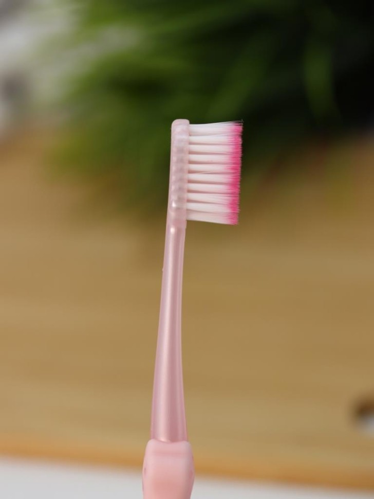 Зубная щётка для взрослых iLikeGift "Soft paw", pink (19 см)