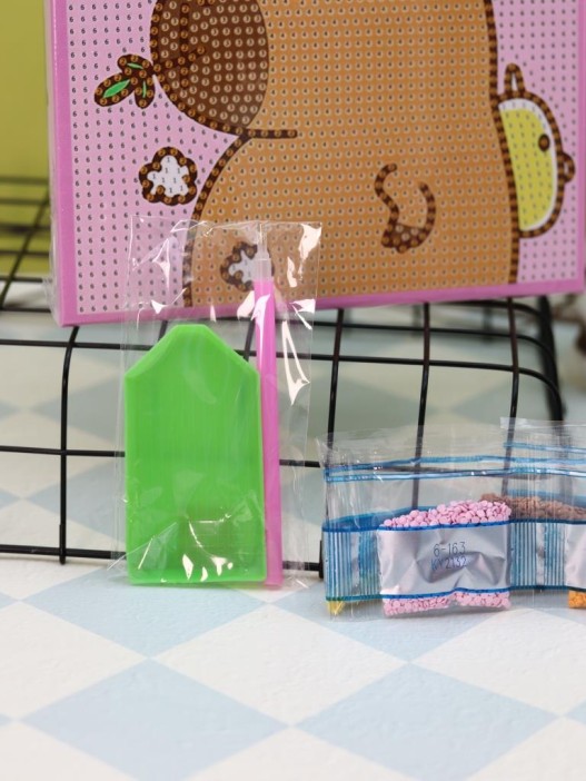 Алмазная мозаика на подрамнике Draw Me! «Capybara with a duck», (20*20 см) 