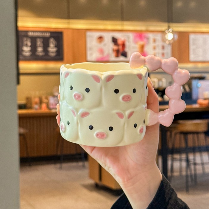 Кружка керамическая "Милый поросёнок", белая, 380 мл 