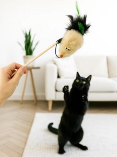 Махалка для кошек "Мышь", бежевая с перьями