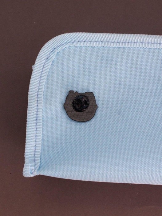 Значок металлический iLikeGift &quot;Piggy upside down&quot; 